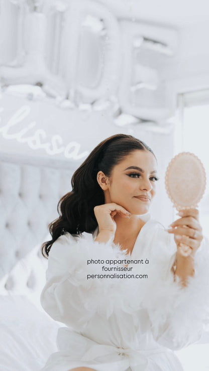 Composition de plumes blanches – Couture peignoir mariée